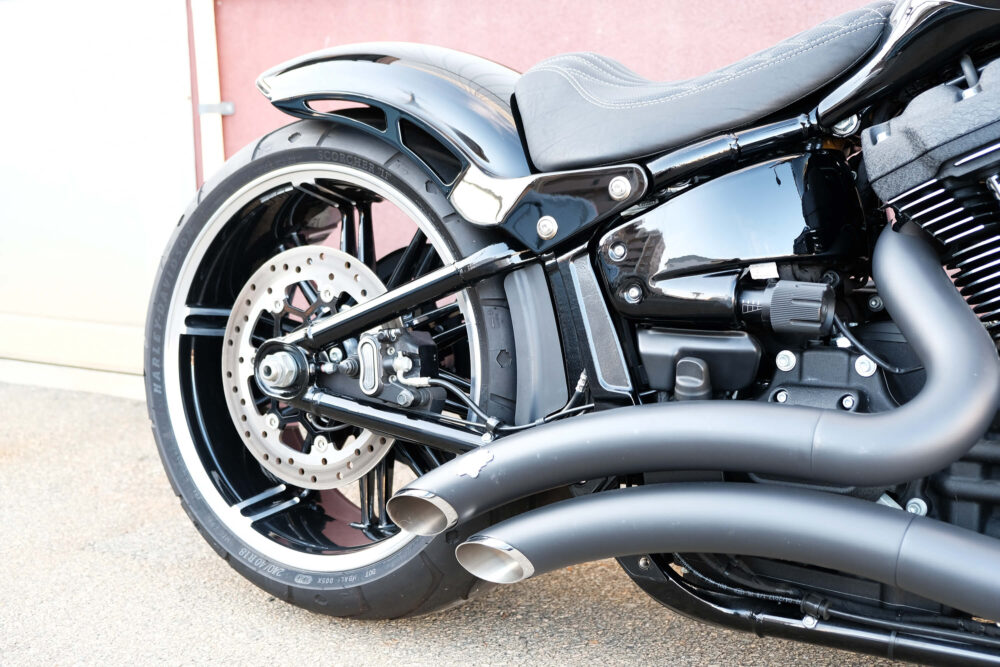 ブレイクアウトにVANCE＆HINES（バンスアンドハインズ）のBIG RADIUS（ビッグラディウス）装着